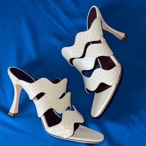 Staud Wavy Croc Heel in Off-white